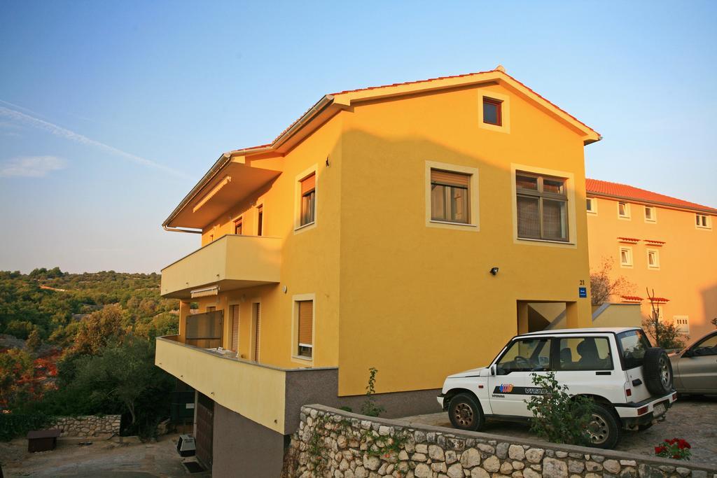 Apartment Julijana Крк Экстерьер фото
